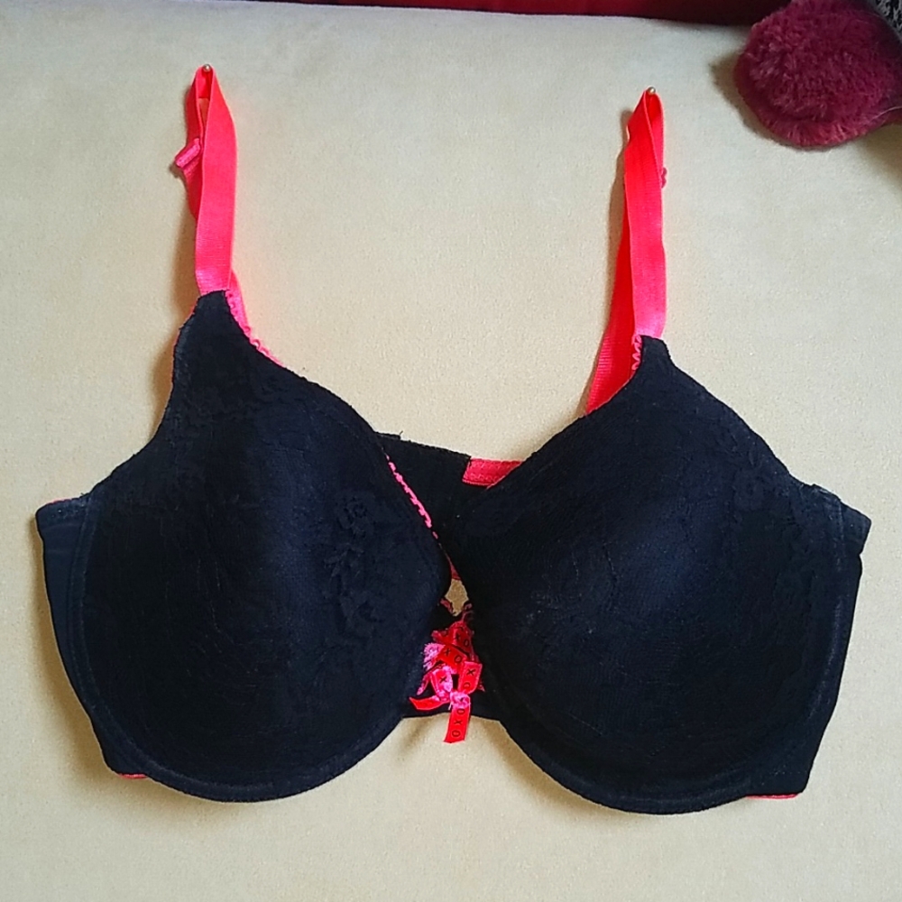 XOXO 38D black lace and pink bra